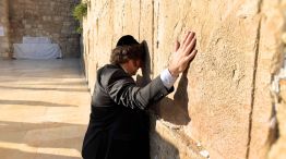 El presidente Javier Milei en el Muro de los Lamentos durante su visita a Israel en junio de 2025