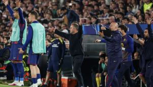 Hansi Flick y su bando de suplentes estallaron por la acción