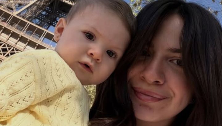 Los tiernos y fashionistas looks de Alaia, la hija de Ailén Cova y Alexis Mac Allister, para sus paseos por París