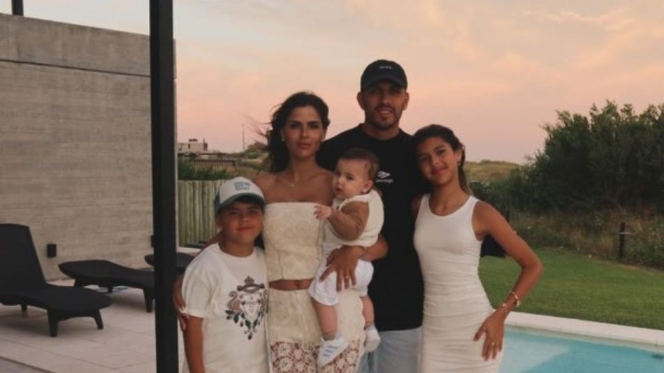Camila Galante y Leandro Paredes junto a sus hijos