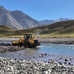 Según estimaciones, el río sufrió una reducción de hasta el 60% de su caudal durante entre 5 y 6 días, lo que generó un estrés considerable en el ecosistema.