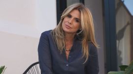 Flavia Palmiero impone el abrigo furry que es furor este otoño: color tendencia y la combinación perfecta para el jean