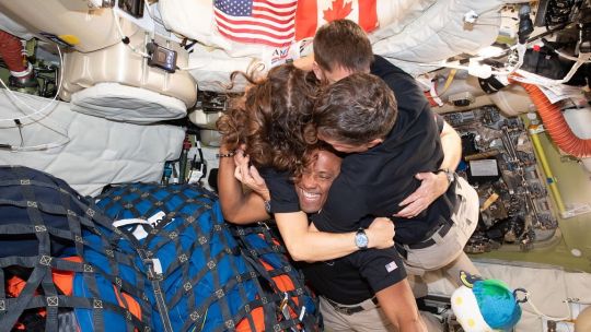Nueva tendencia de la NASA: elegir astronautas maduros que puedan manejar la técnica y las emociones conjuntas