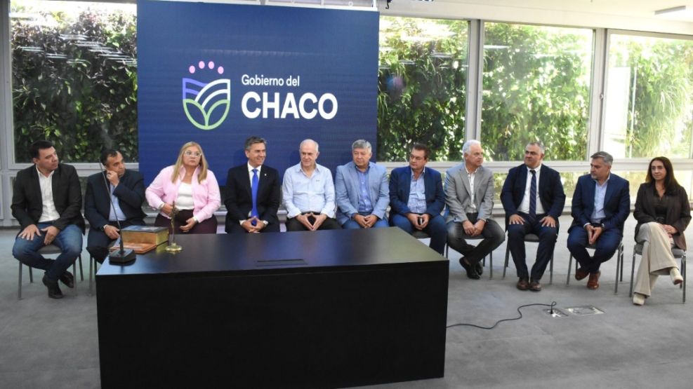 Zdero junto a su gabinete.