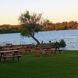 La laguna atraviesa días de gran actividad, con capturas constantes y ejemplares de buen porte.