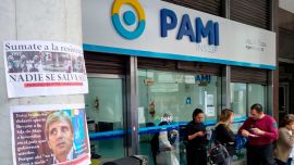 Pago de la deuda con un bono y mayor reducción de aranceles: las estrategias de PAMI con los médicos