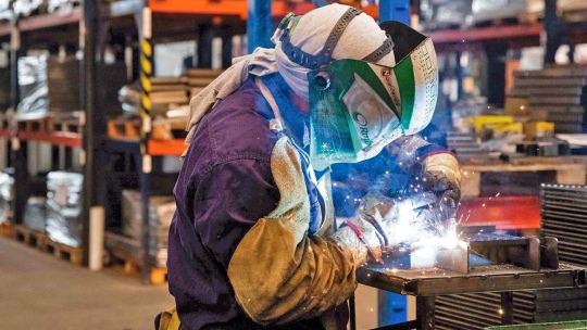 Tras meses de caída, la industria creció 5% interanual en marzo, según el INDEC