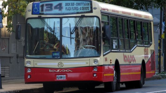 Tragedia en Villa Devoto: Una joven murió atropellada al bajar de un colectivo