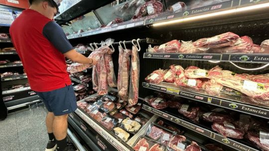 La confianza del consumidor cayó 5,7% en abril y tocó su nivel más bajo en meses