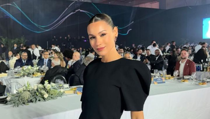 Ni oversize ni lencería a la vista: Pampita impone el “bandage dress” como la tendencia que esculpe la figura
