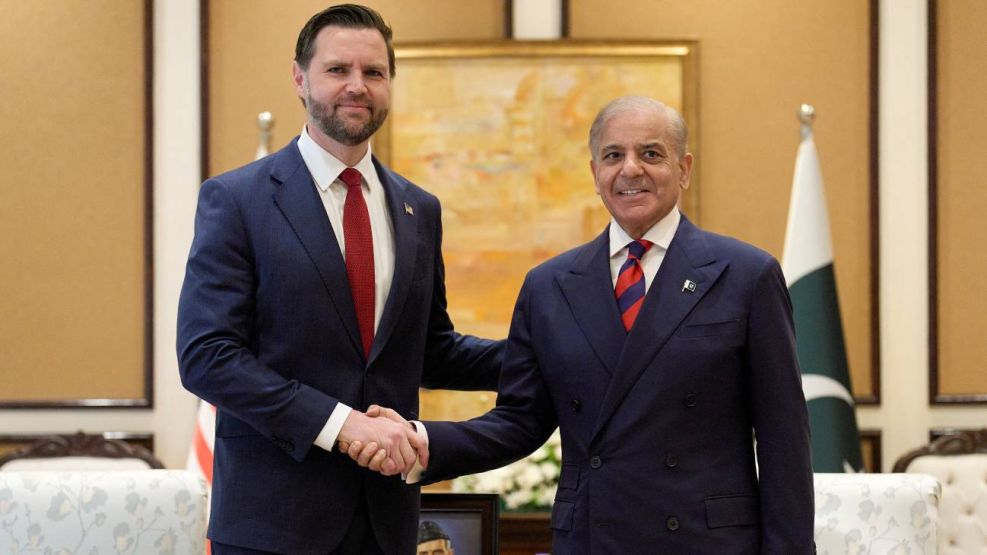 J. D. Vance en la reunión con la comitiva de Irán, en Islamabad, capital de Pakistán 11042026