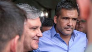 Torres junto a Llaryora