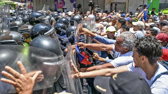 Venezuela: la oposición se moviliza y pide elecciones