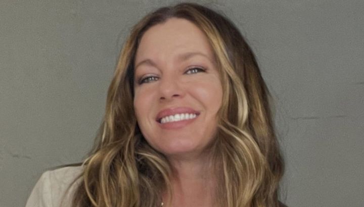 Gege Neumann dio cátedra de moda y mostró cómo llevar la chomba rayada que es tendencia este otoño