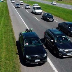 Pese a su prohibición, la circulación por la banquina sigue entre las faltas más comunes en rutas, según su relevamiento vial. | Foto:Cecaitra