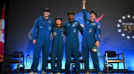 Los astronautas de la misión Artemis II tras el amerizaje de la cápsula Orión