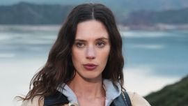 El canchero look urbano chic de Delfina Chaves para Coachella: tachas, mezcla de géneros y cómodidad