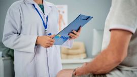 Médicos denuncian despidos encubiertos y advierten sobre un “abandono de jubilados”