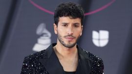 Sebastián Yatra sorprendió al revelar que aún duerme con sus padres