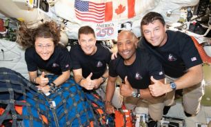 1304_astronautas