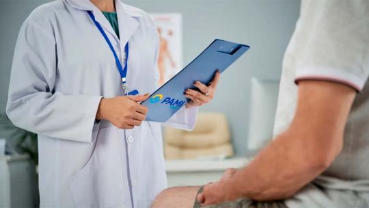 Médicos denuncian despidos encubiertos y advierten sobre un “abandono de jubilados”