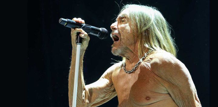 El cantautor estadounidense Iggy Pop actúa en el escenario Mojave durante el Festival de Música y Artes de Coachella Valley 2026 en Indio, California.