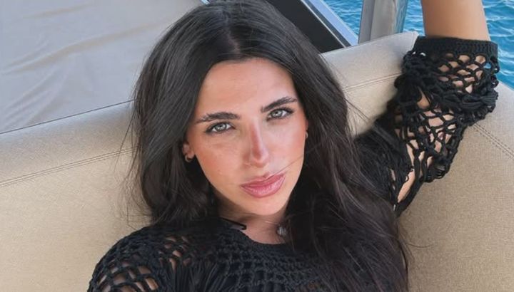 La particular alfombra "manchada" con la que Valentina Cervantes impone un estilo deco en su casa de Londres