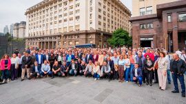 Intendentes de todo el país fueron a reclamarle a Caputo por el precio de la nafta