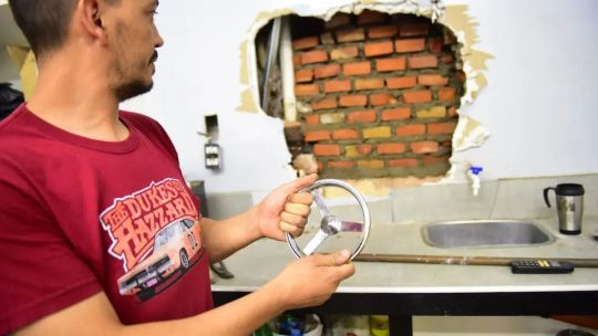 El robo del siglo: perforaron una pared y se llevaron una caja fuerte llena de oro de una joyería en Córdoba