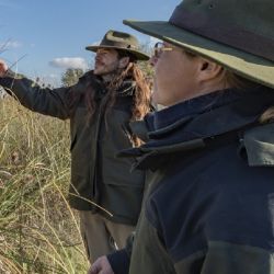  Los aspirantes deben aprobar una evaluación técnica de conocimientos, una prueba de aptitud física (resistencia, fuerza y natación) y una evaluación de habilidades prácticas (manejo de herramientas, nudos y campamentismo
