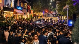 Noche de las Galerías y Peatonales: comerciantes del centro salen a pelear la crisis con shows, promos y cultura en la 9 de Julio