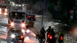 El temporal dejó calles anegadas en AMBA y hay miles de usuarios sin luz