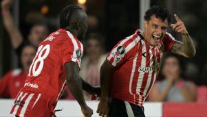 Tiago Farías celebra su gol en Estudiantes de La Plata