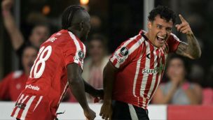 Tiago Farías celebra su gol en Estudiantes de La Plata