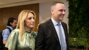 El jefe de Gabinete, Manuel Adorni, y su esposa, Julieta Bettina Angeletti