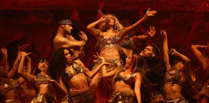 La cantante colombiana Karol G actúa en el escenario de Coachella durante el Festival de Música y Artes de Coachella Valley 2026 en Indio, California.