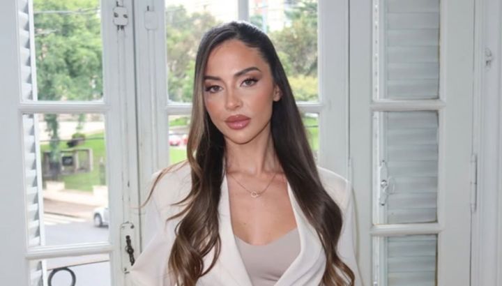 El impactante cambio de look de Caro Calvagni después del dramático episodio que casi la deja "pelada"