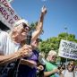 A contramano del relato oficial, prestadores del PAMI lanzan un bono solidario para evitar cierres masivos ante el default