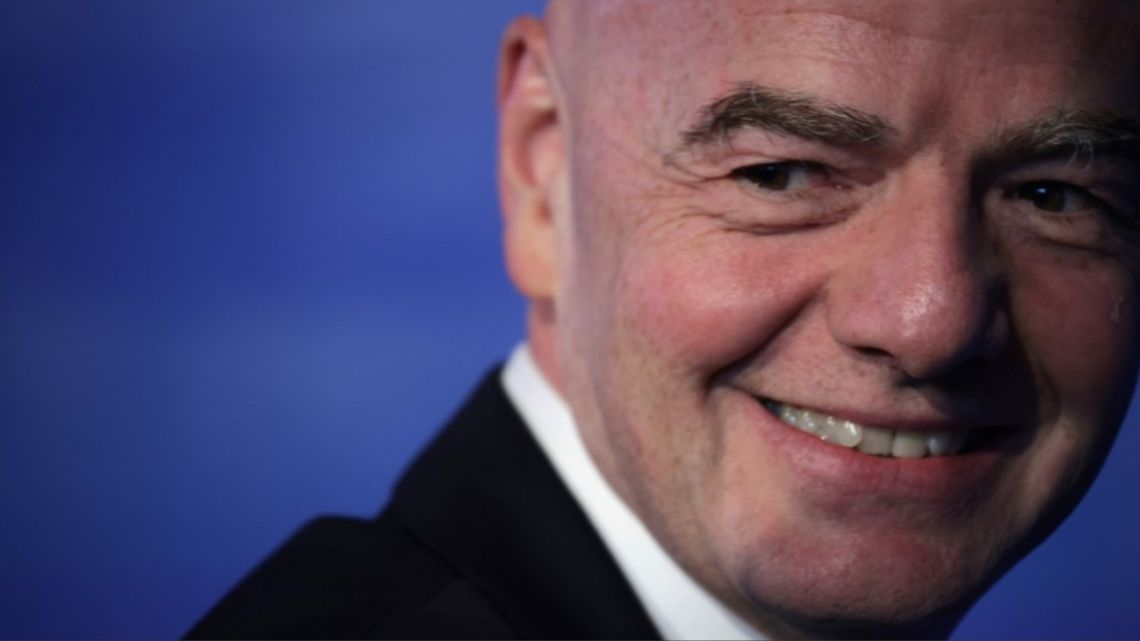 FIFA busca capital privado: as transformações que ameaçam a essência do futebol antes da Copa do Mundo de 2030