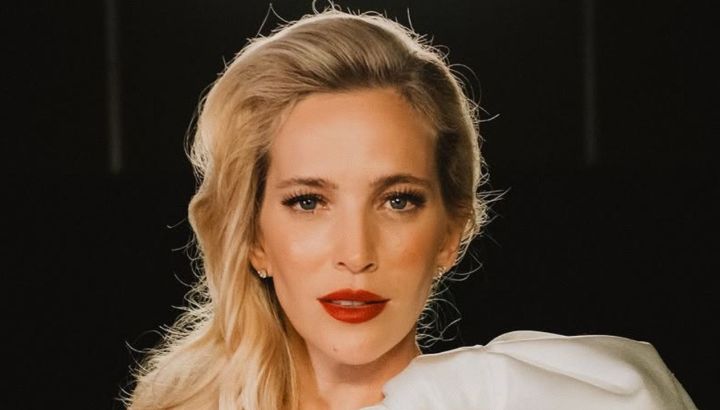 Luisana Lopilato impuso la puffer más chic de la temporada: flores, bordados y un color indispensable
