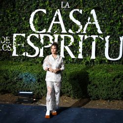 La actriz argentina Dolores Fonzi asiste a la alfombra roja de 'La Casa de los Espíritus' en la Ciudad de México. | Foto:YURI CORTEZ / AFP