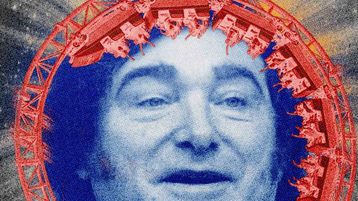 Oler una gota de sangre en el agua.