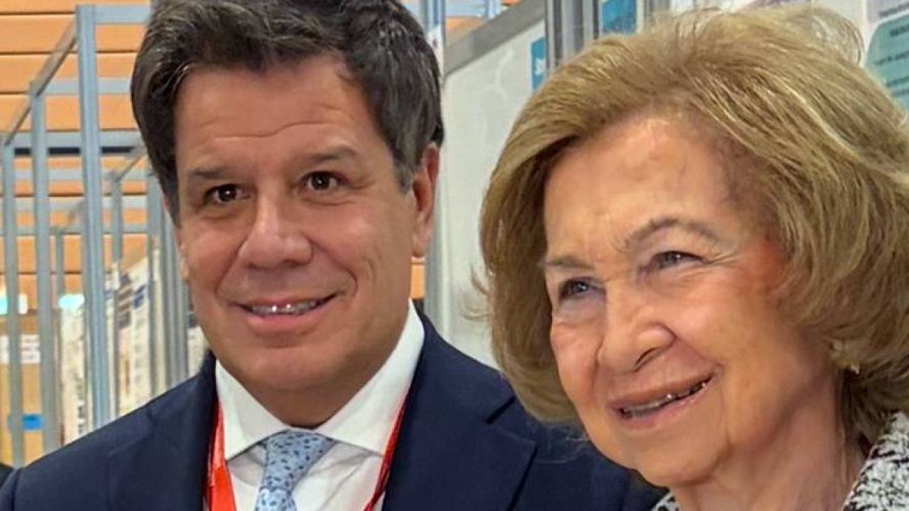 Manes y la reina | Foto:CEDOC