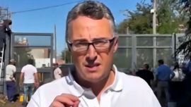 Villa Allende ya instaló el primer portón para cerrar calles durante la noche