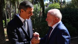 El español Pedro Sánchez y el brasileño Lula Da Silva empujan al progresismo