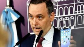 En medio de la batalla judicial, Manuel Adorni reapareció en X con posteos irónicos