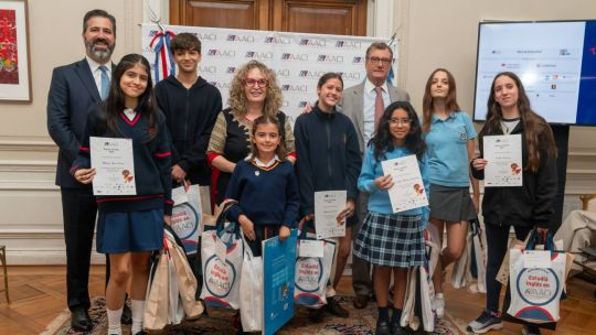 La Embajada Británica fue sede de la nueva entrega de premios del AACI Poetry Contest