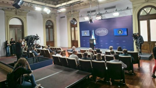 7 periodistas acreditados vuelven a la Casa de Gobierno, tras restricción de ingreso