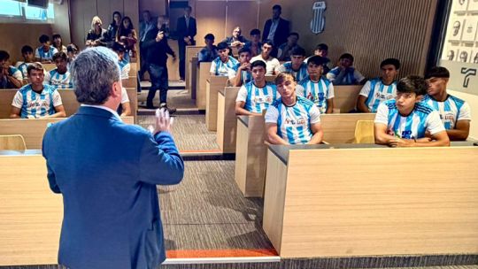 Lotería de Córdoba capacitó a juveniles de Talleres sobre herramientas contra el juego ilegal