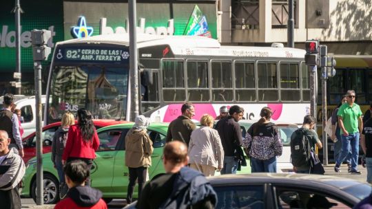 Una mujer perdió una pierna al ser arrastrada por un colectivo cuando bajaba en el centro de Córdoba